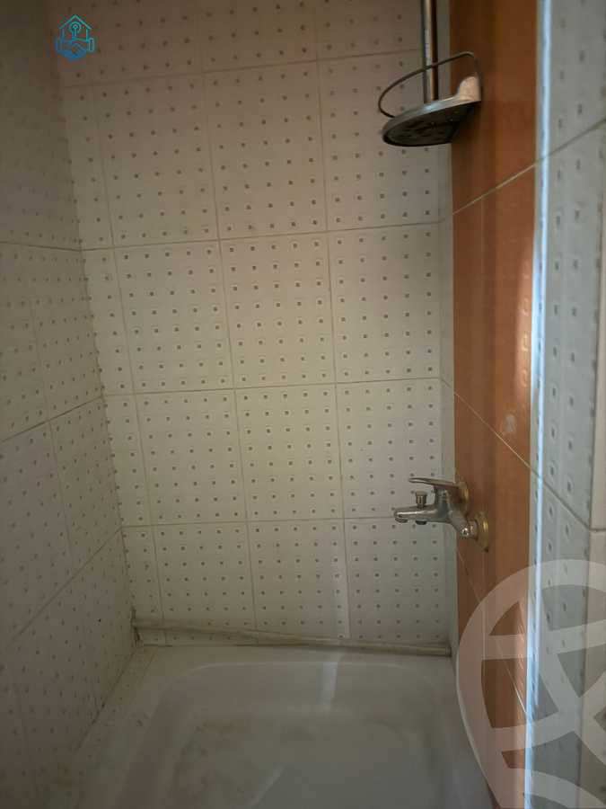 https://aqarmap.com.eg/ar/listing/6631444-for-sale-cairo-el-sheikh-zayed-city-el-hay-el-thaleth-ashaer-area-3-street-20